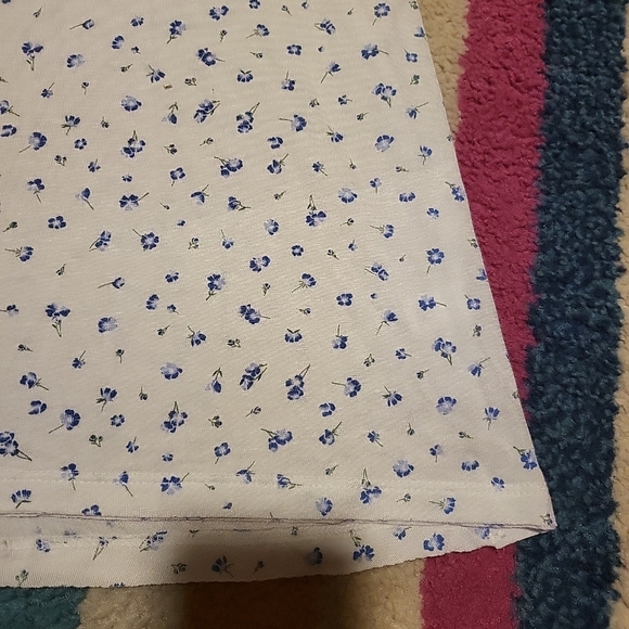 NWT Juniors Medium So The Favorite Scoopneck Tank Top Floral Print Comfy Pretty! - Picture 2 of 7